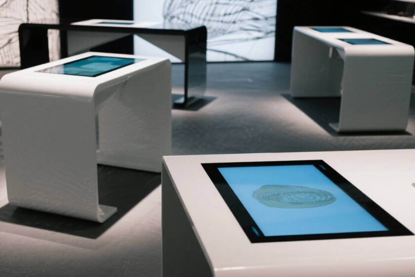 touch screen table 2