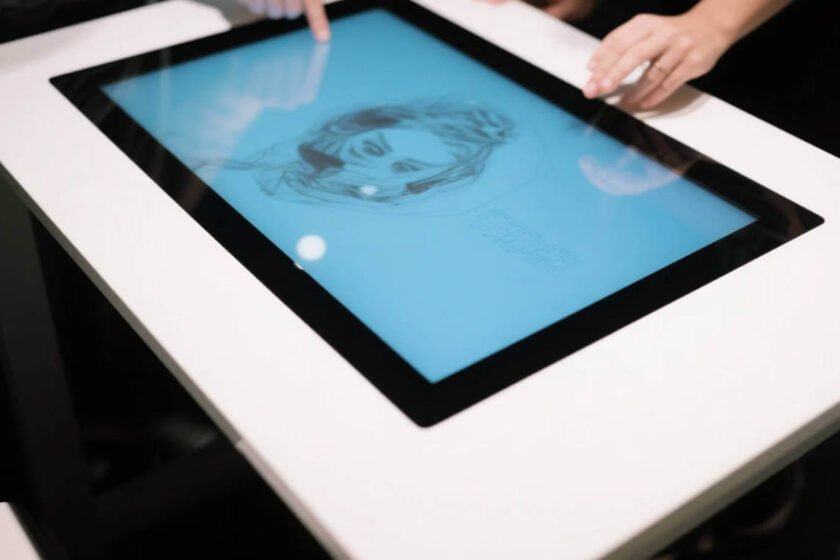touch screen table 2